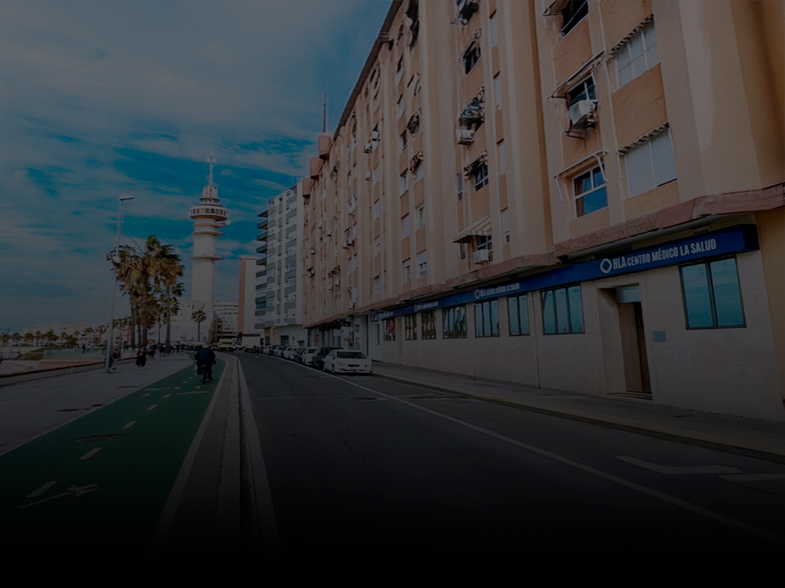 Fachada de la Clínica HLA La Salud en Cádiz, sede del Instituto contra el Dolor Dr. Trinidad